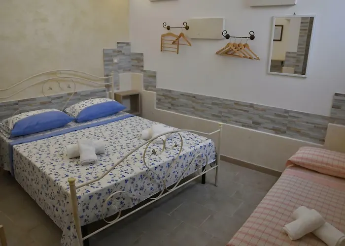 Cala Del Conte Oda ve Kahvaltı 3*